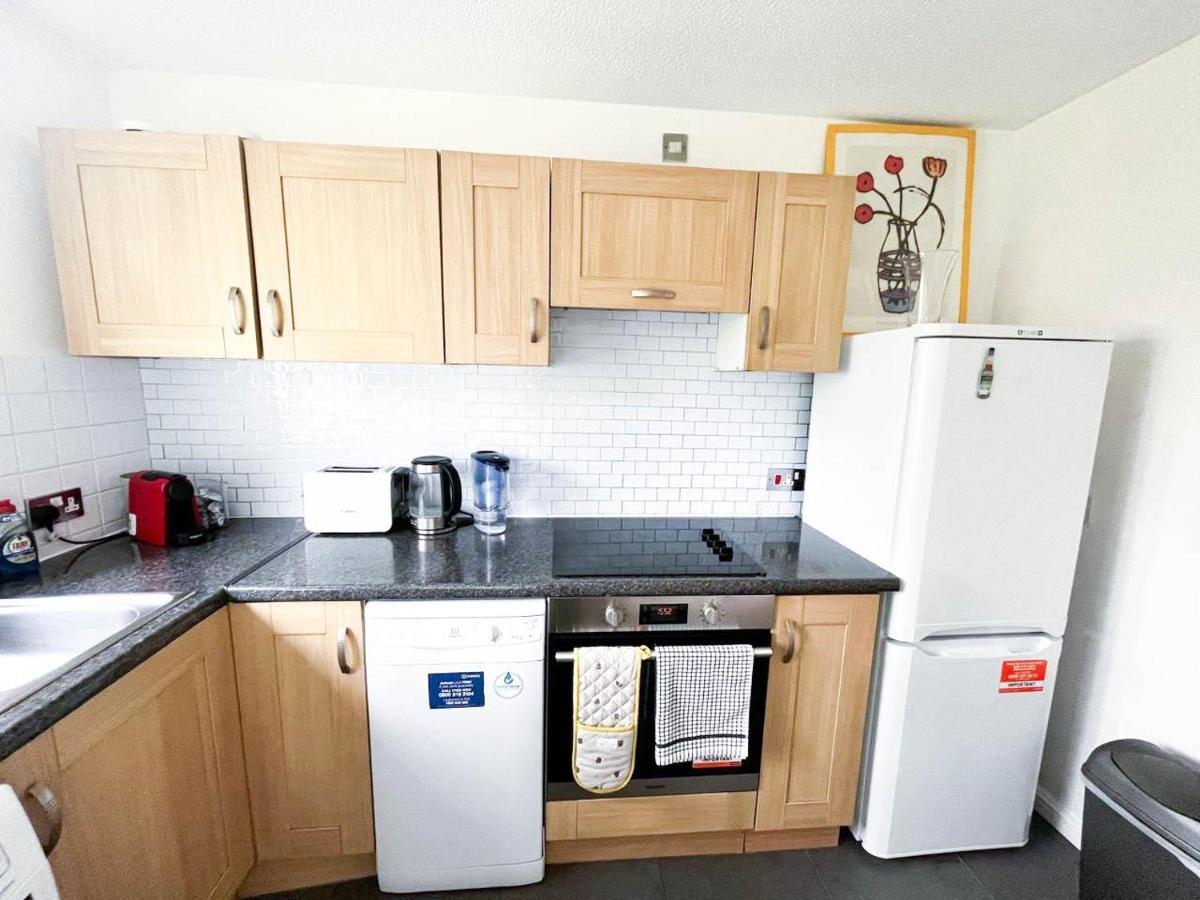 Lovely 2 Bedroom Flat With Free Parking, Great Transport Links To Central London, The Excel Centre, Canary Wharf And The O2! Exterior foto