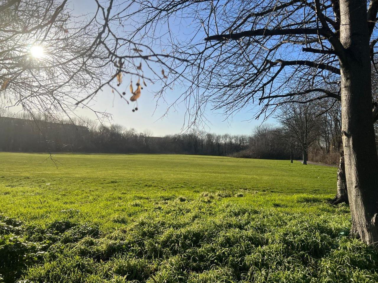 Lovely 2 Bedroom Flat With Free Parking, Great Transport Links To Central London, The Excel Centre, Canary Wharf And The O2! Exterior foto